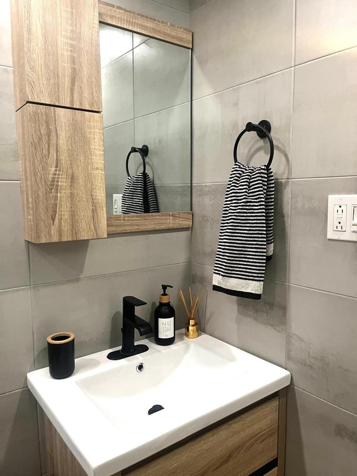 Walking Distance In Miramar Apartment